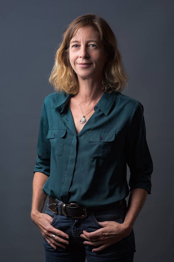 femme posant pour une portrait professionnel